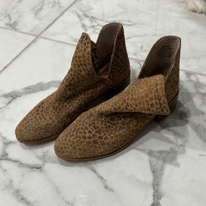 Coconuts Chetah print boots 6.5m
